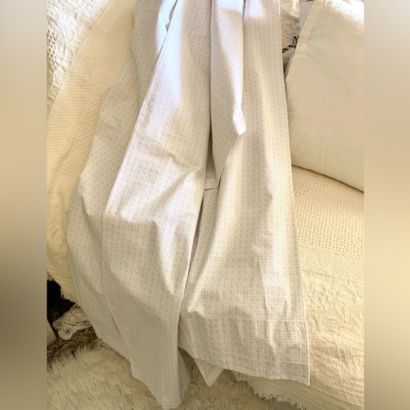 Lauren Ralph Lauren Farmhouse Queen Flat Sheet Neutral Shade Tiny Dot Flowers - Picture 2 of 13